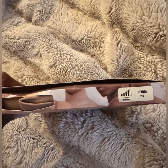 SKIMS Seamless Sculpt High-Waisted Brief - Picture 2 of 3